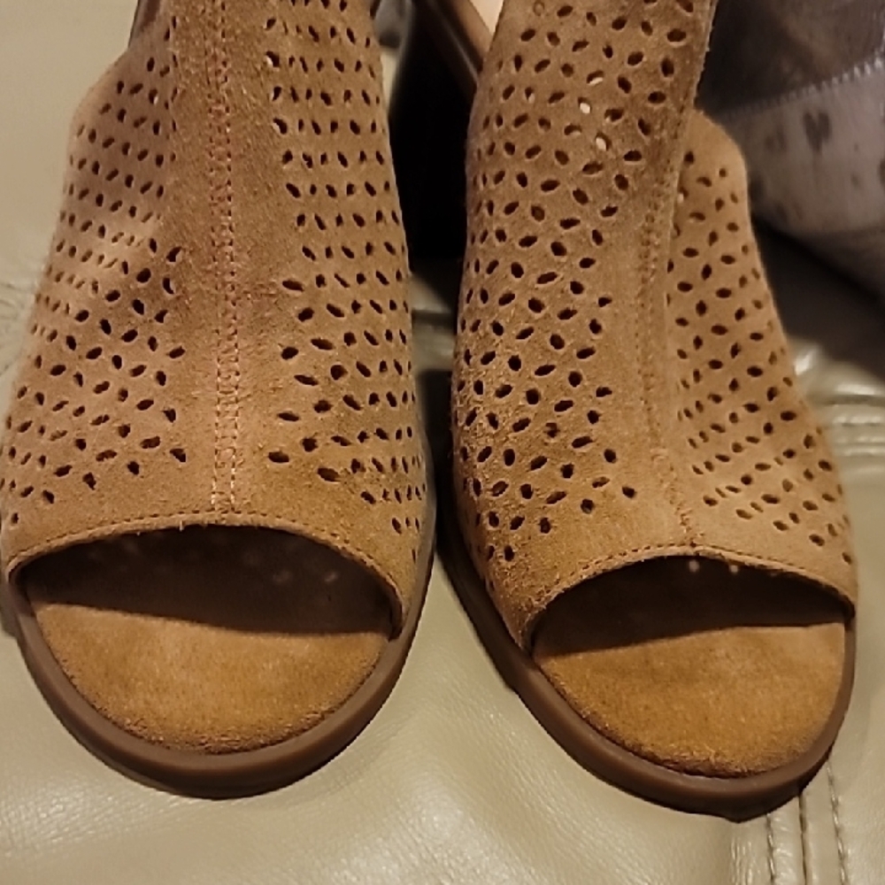 Tan Ankle Boos with Chunky Heel and Perforated Design - Picture 2 of 9
